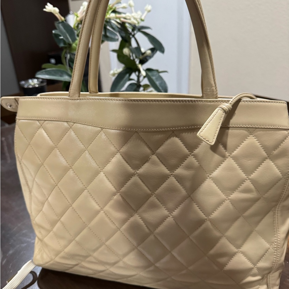 Excellent Condition Authentic Chanel Hand Bag Beige Lamb Skin - Picture 8 of 17